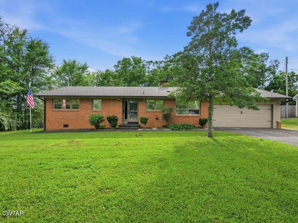 783 N Broad Street , Lexington, TN 38351