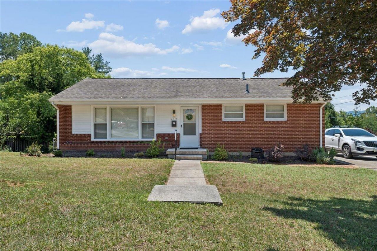 2774 Westhampton Ave Sw, Roanoke, VA 24015 Main Photo