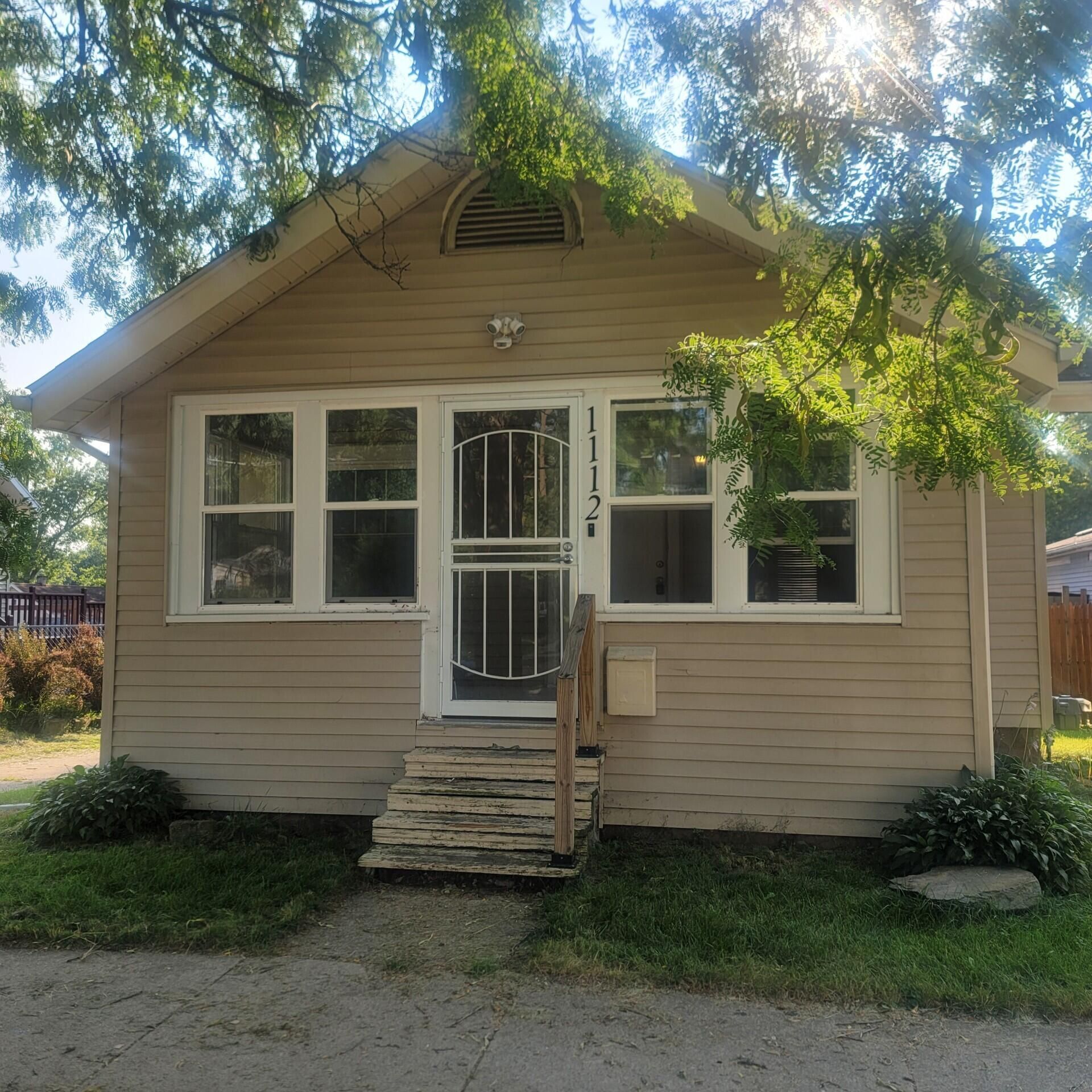 1112 Woodsum Street, Jackson, MI 49203 Main Photo