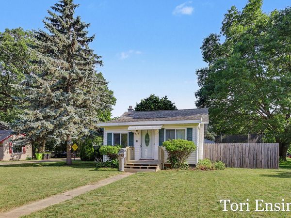 528 W Montcalm Street, Greenville, MI 48838