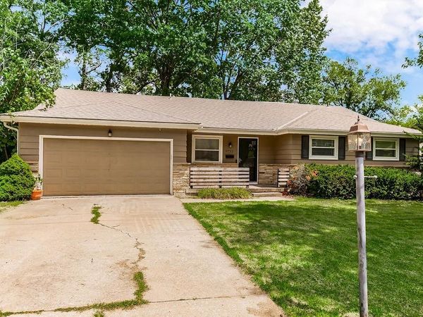 9733 Walnut Street, Kansas City, MO 64114