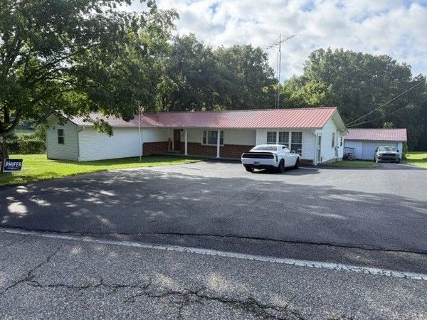 43 Danville Rd , Big Sandy, TN 38221