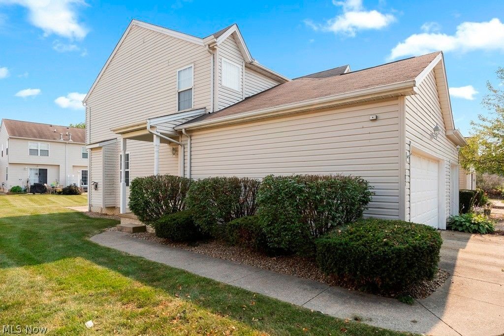 107 Meander Lane , Elyria, OH 44035 Main Photo