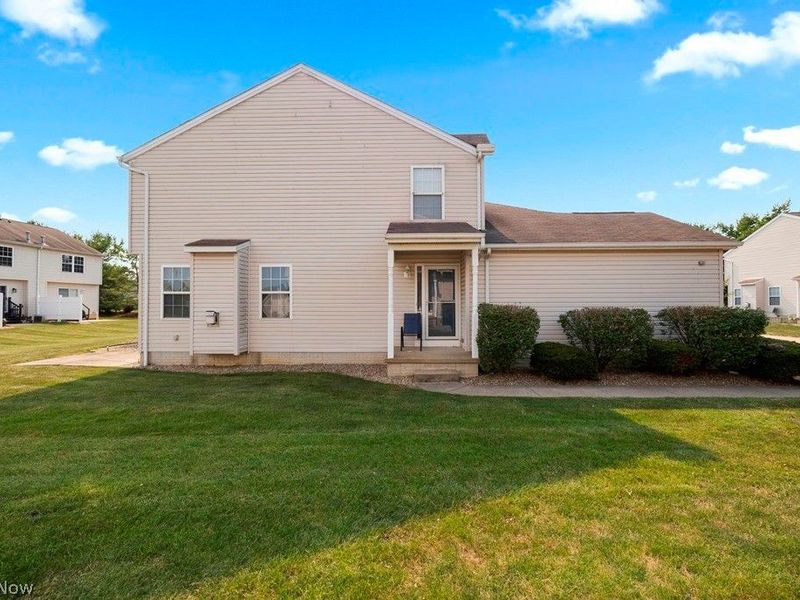 107 Meander Lane, Elyria, OH 44035 Photo 2