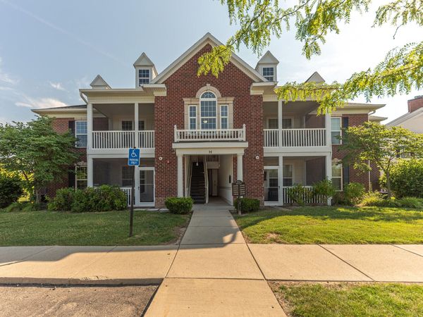 1042 W Summerfield Glen Circle, Ann Arbor, MI 48103