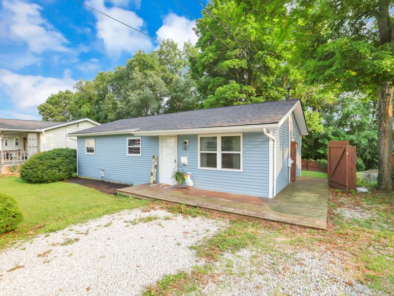 1702 W Walnut Street , Lancaster, OH 43130 Photo 2