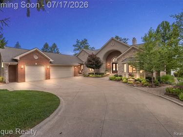 565 Shady Oaks Street, Orion Twp, MI 48362