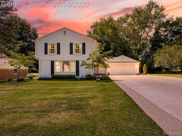 20095 Carriage Lane, Beverly Hills Vlg, MI 48025