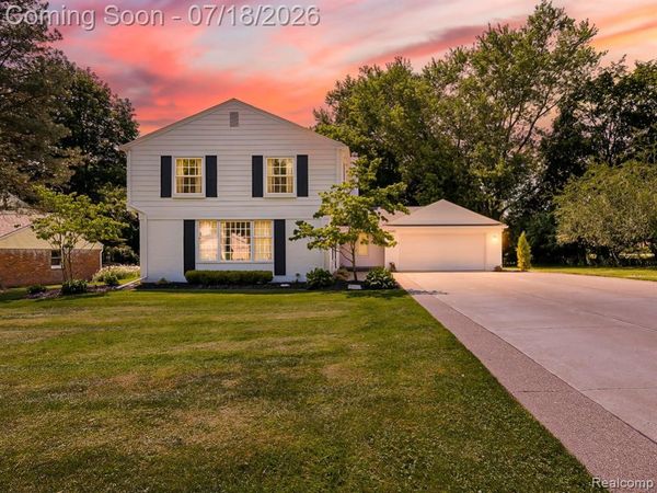 20095 Carriage Lane, Beverly Hills Vlg, MI 48025