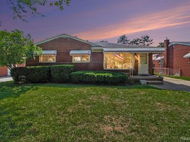 2928 Middlefield Drive, Trenton, MI 48183
