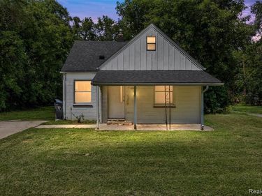 28618 Glenwood Street, Inkster, MI 48141