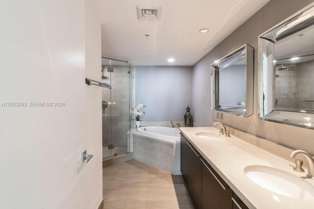 7928 East Dr, Unit 1604 + DEN, North Bay Village, FL 33141 Photo