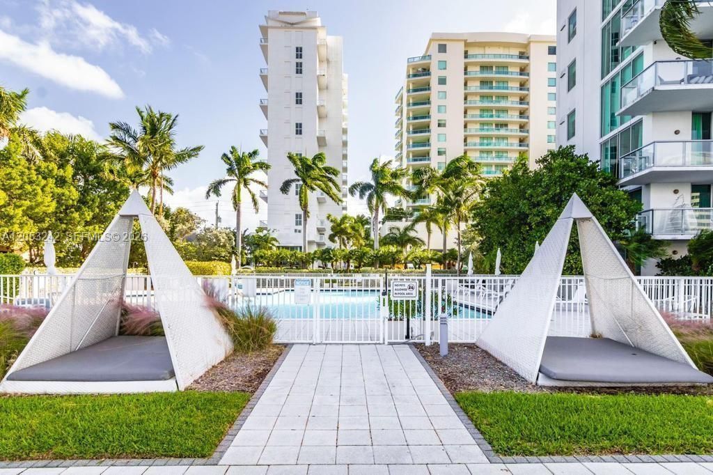 7928 East Dr, Unit 1604 + DEN, North Bay Village, FL 33141 Photo