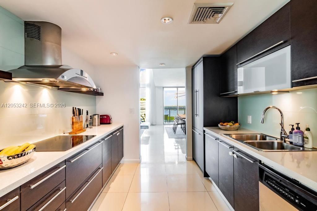 7928 East Dr, Unit 1604 + DEN, North Bay Village, FL 33141 Photo