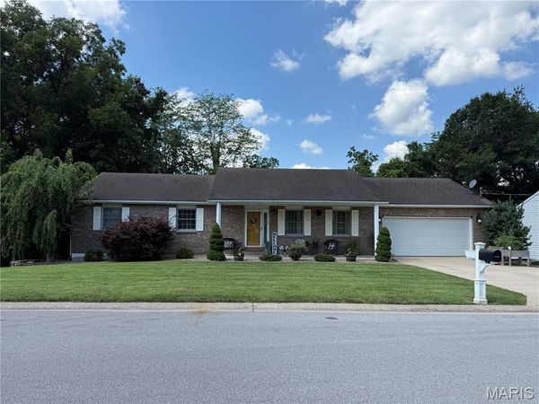 137 Rosewood Drive , Hannibal, MO 63401