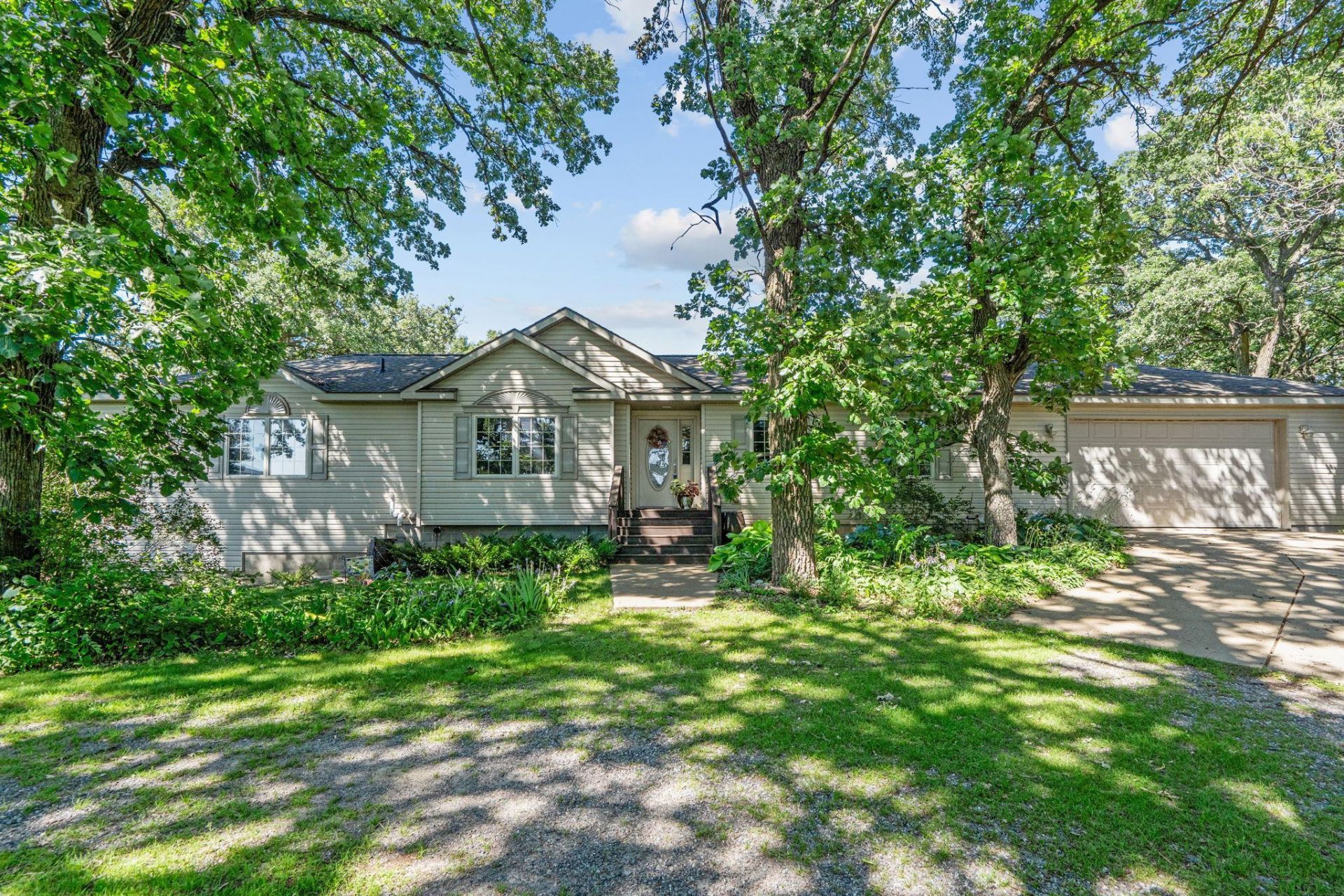 24646 548th Avenue , Grove City, MN 56243