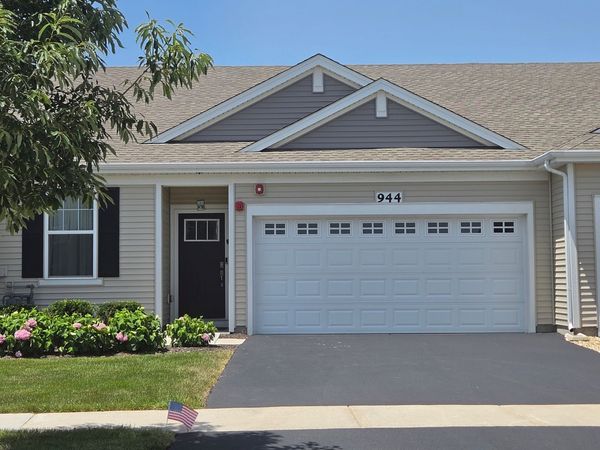 944 Darwin Street, North Aurora, IL 60542