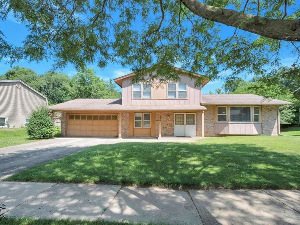 226 Charlestown Drive , Bolingbrook, IL 60440