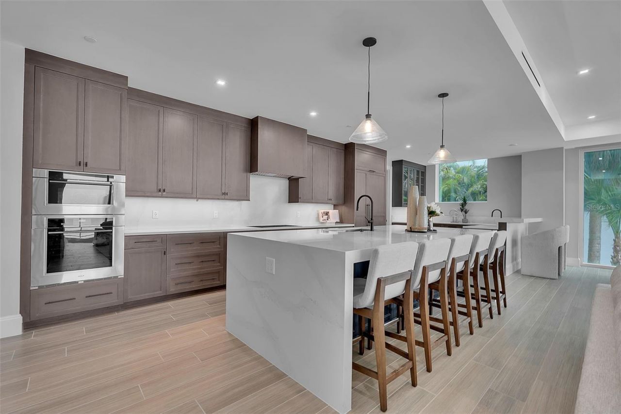 70 Avenida Veneccia, Unit 201, Sarasota, FL 34242 Photo