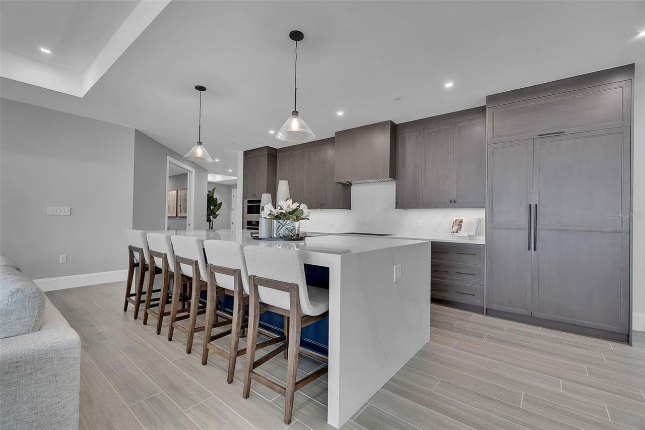 70 Avenida Veneccia, Unit 201, Sarasota, FL 34242 Photo