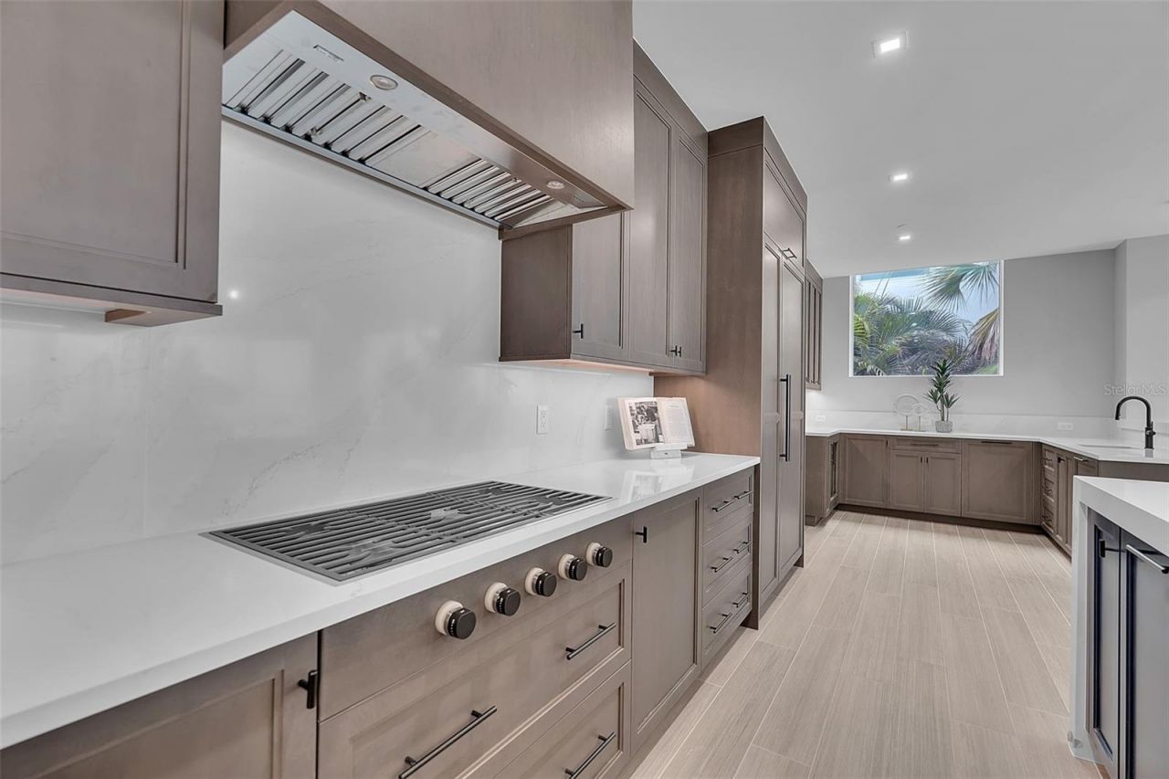 70 Avenida Veneccia, Unit 201, Sarasota, FL 34242 Photo