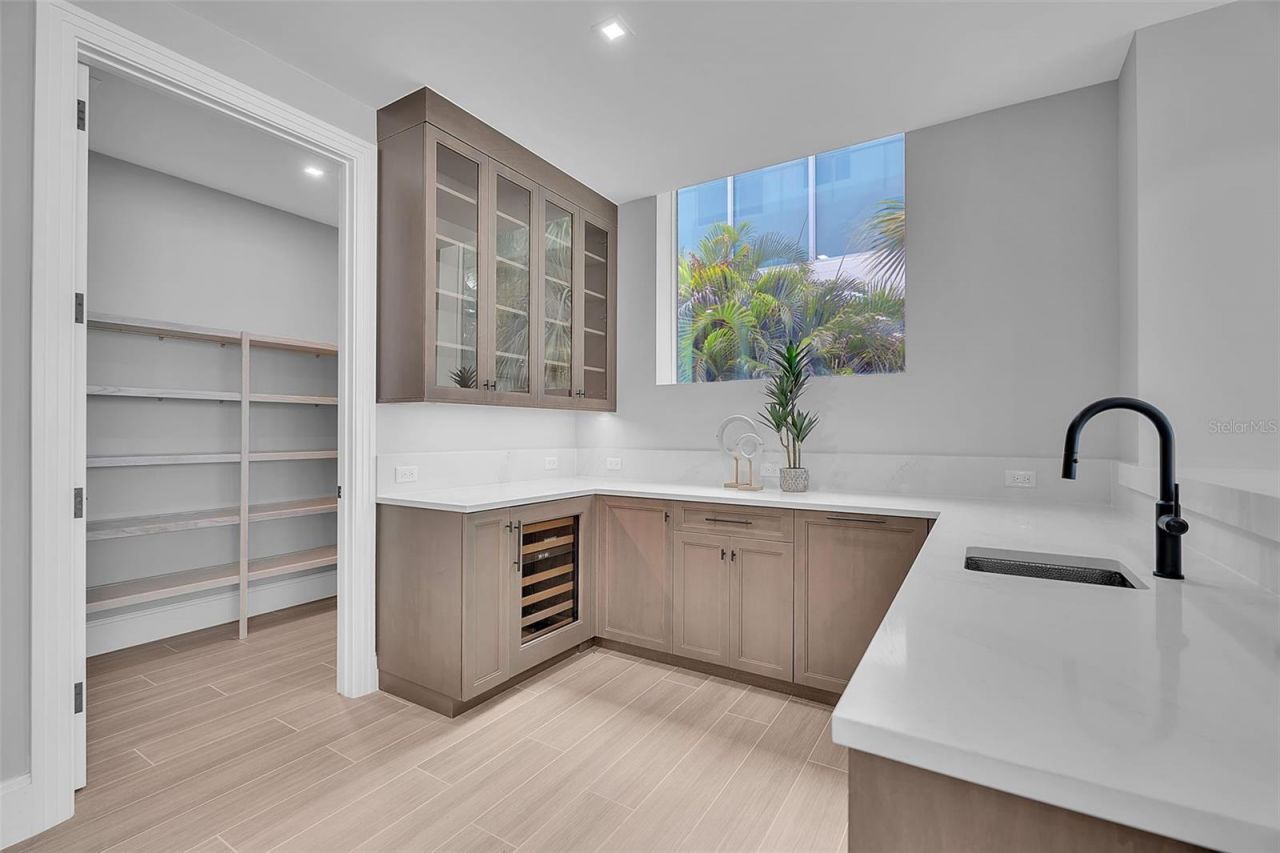 70 Avenida Veneccia, Unit 201, Sarasota, FL 34242 Photo