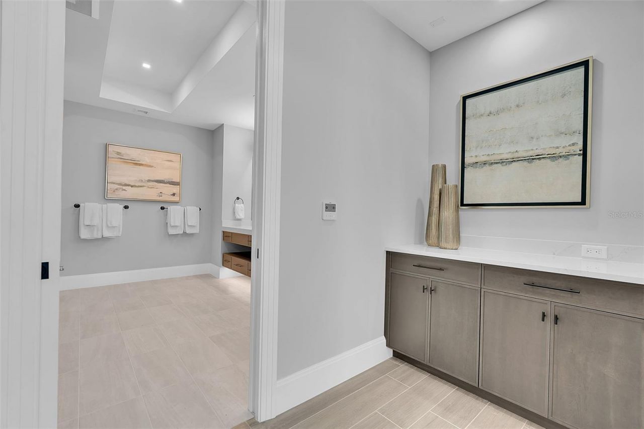 70 Avenida Veneccia, Unit 201, Sarasota, FL 34242 Photo