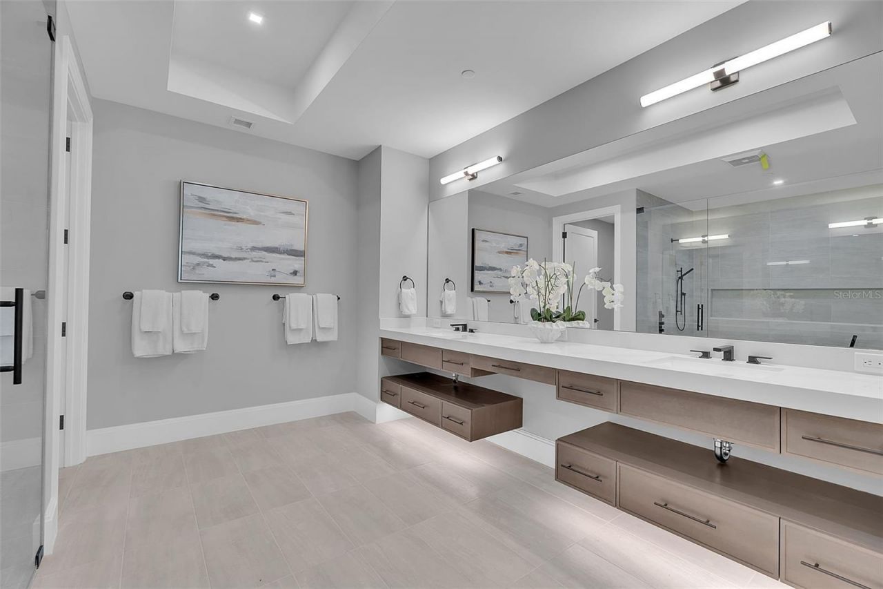 70 Avenida Veneccia, Unit 201, Sarasota, FL 34242 Photo