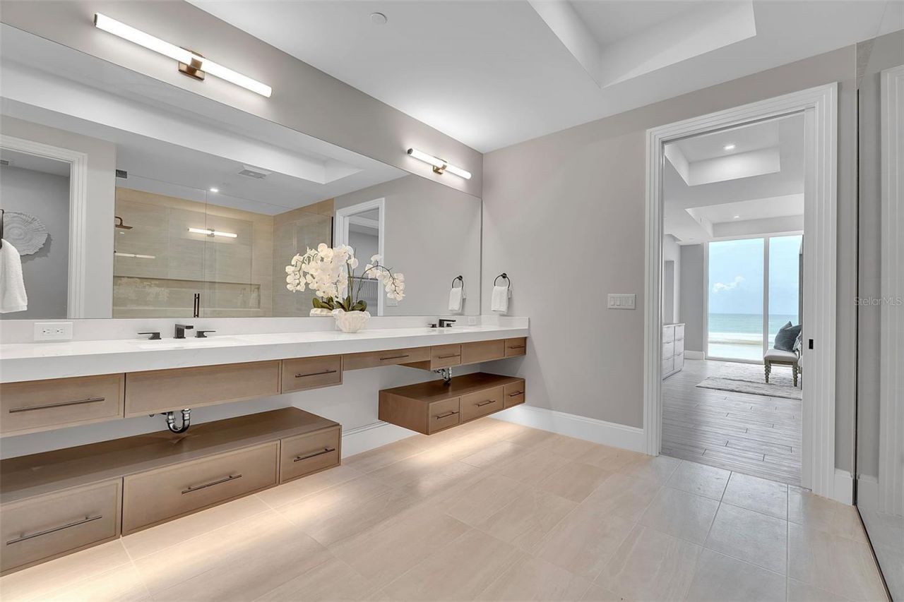 70 Avenida Veneccia, Unit 201, Sarasota, FL 34242 Photo