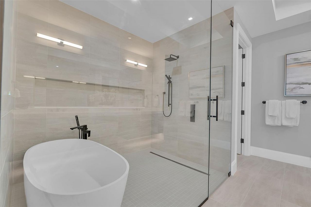 70 Avenida Veneccia, Unit 201, Sarasota, FL 34242 Photo