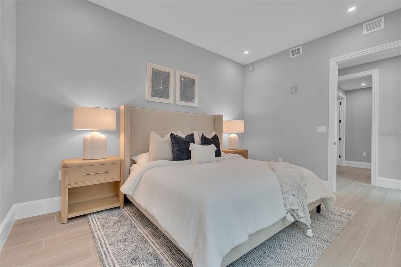 70 Avenida Veneccia, Unit 201, Sarasota, FL 34242 Photo