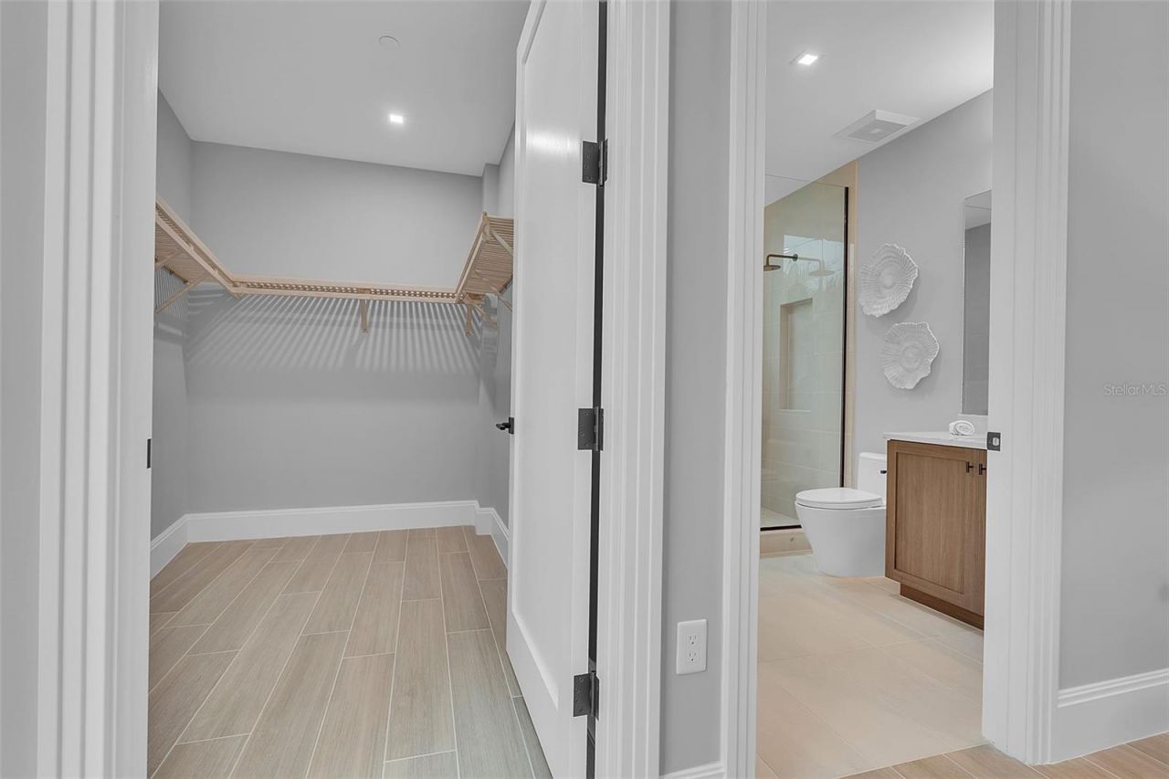 70 Avenida Veneccia, Unit 201, Sarasota, FL 34242 Photo