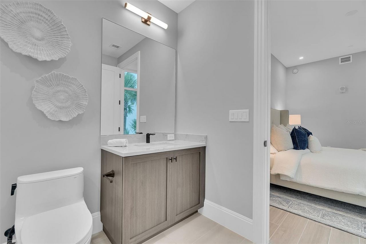 70 Avenida Veneccia, Unit 201, Sarasota, FL 34242 Photo