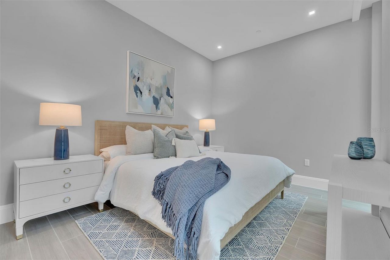70 Avenida Veneccia, Unit 201, Sarasota, FL 34242 Photo