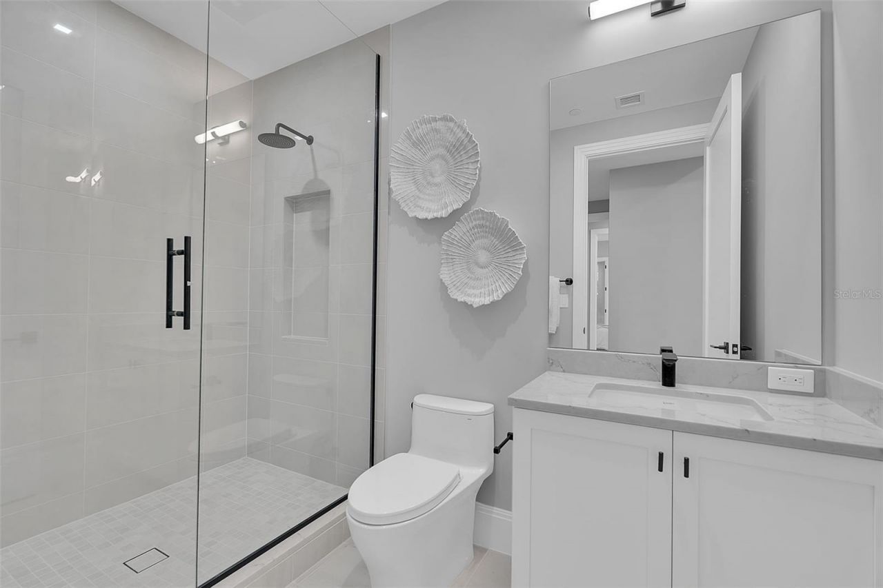 70 Avenida Veneccia, Unit 201, Sarasota, FL 34242 Photo