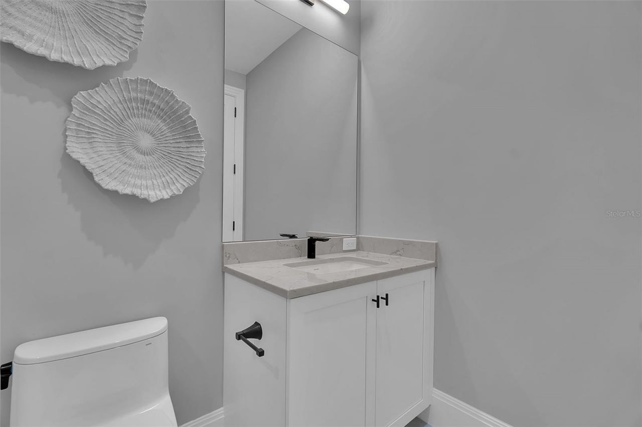 70 Avenida Veneccia, Unit 201, Sarasota, FL 34242 Photo