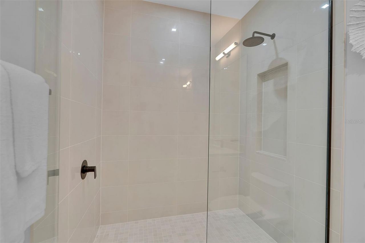 70 Avenida Veneccia, Unit 201, Sarasota, FL 34242 Photo