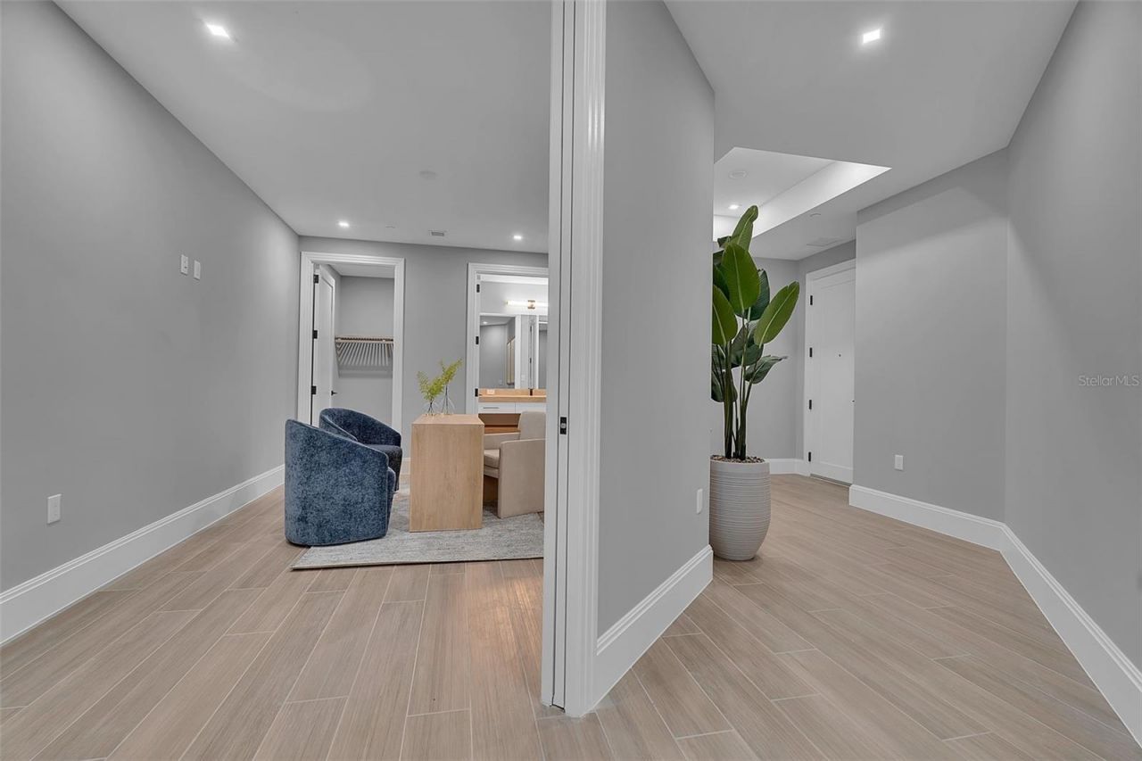 70 Avenida Veneccia, Unit 201, Sarasota, FL 34242 Photo