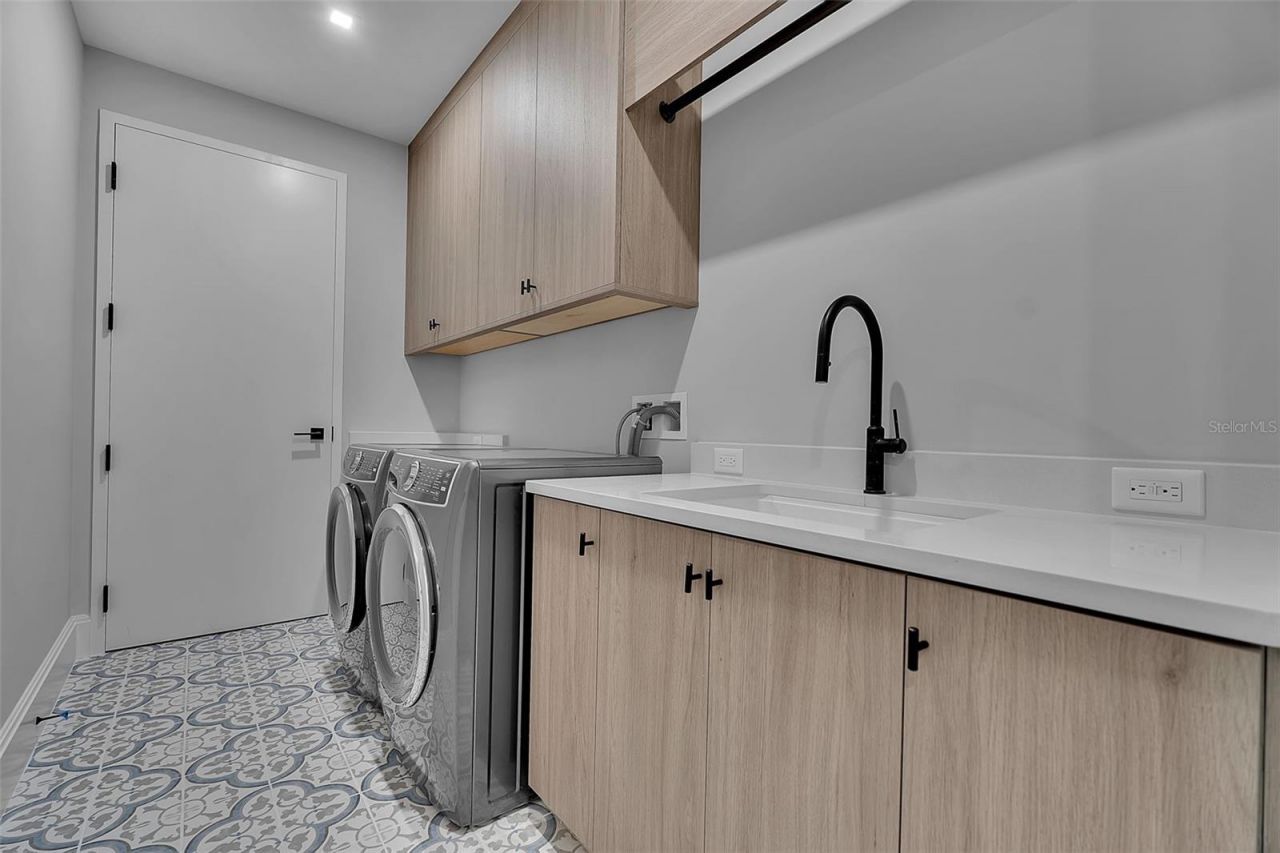 70 Avenida Veneccia, Unit 201, Sarasota, FL 34242 Photo