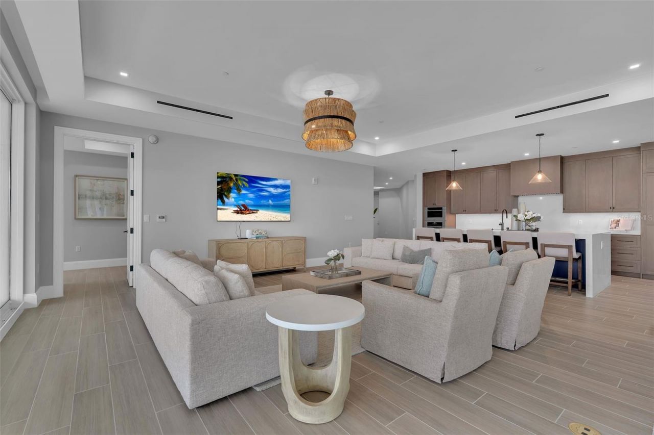 70 Avenida Veneccia, Unit 201, Sarasota, FL 34242 Photo