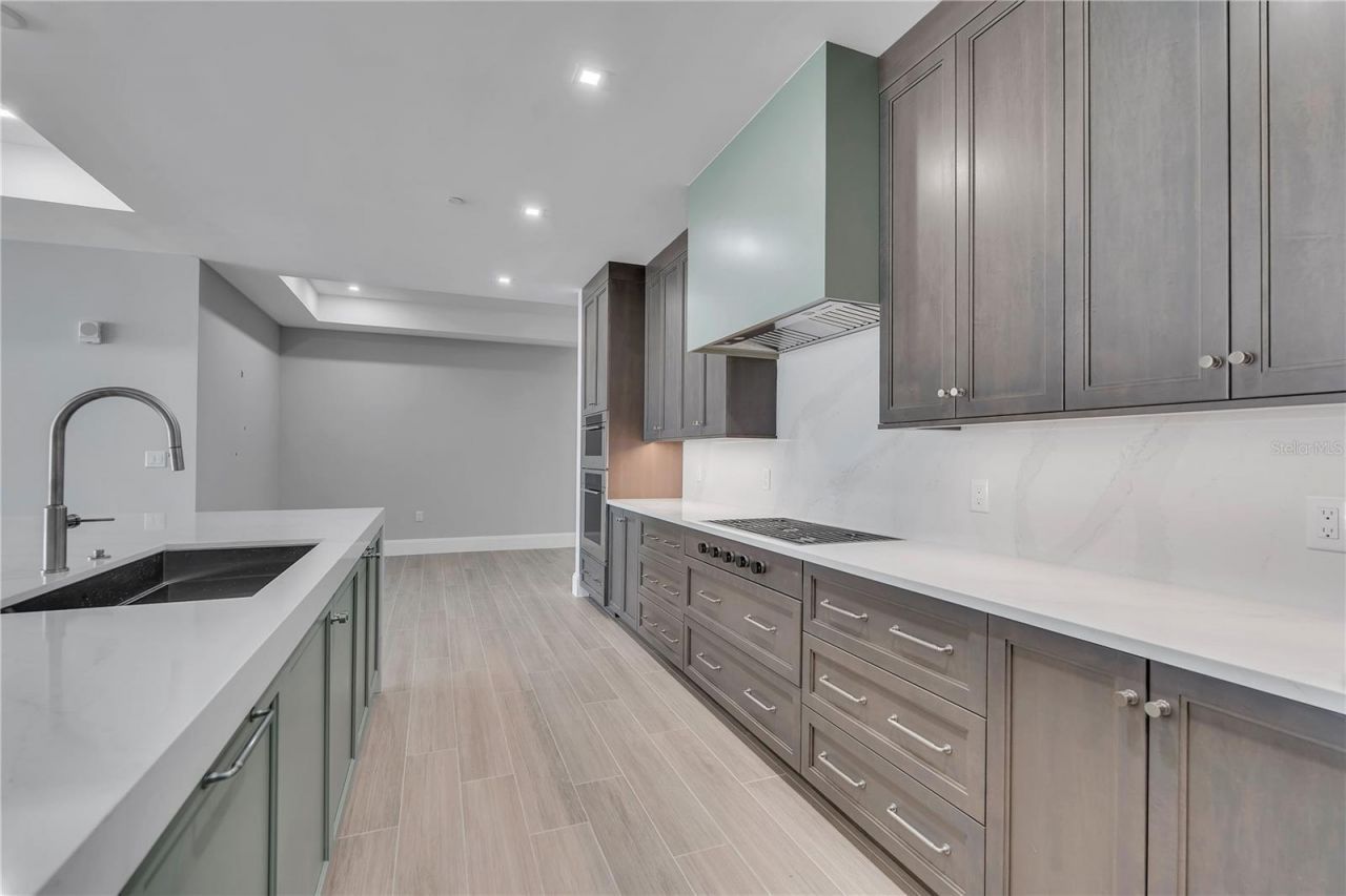 70 Avenida Veneccia, Unit 202, Sarasota, FL 34242 Photo