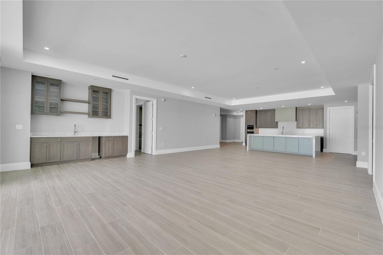 70 Avenida Veneccia, Unit 202, Sarasota, FL 34242 Photo