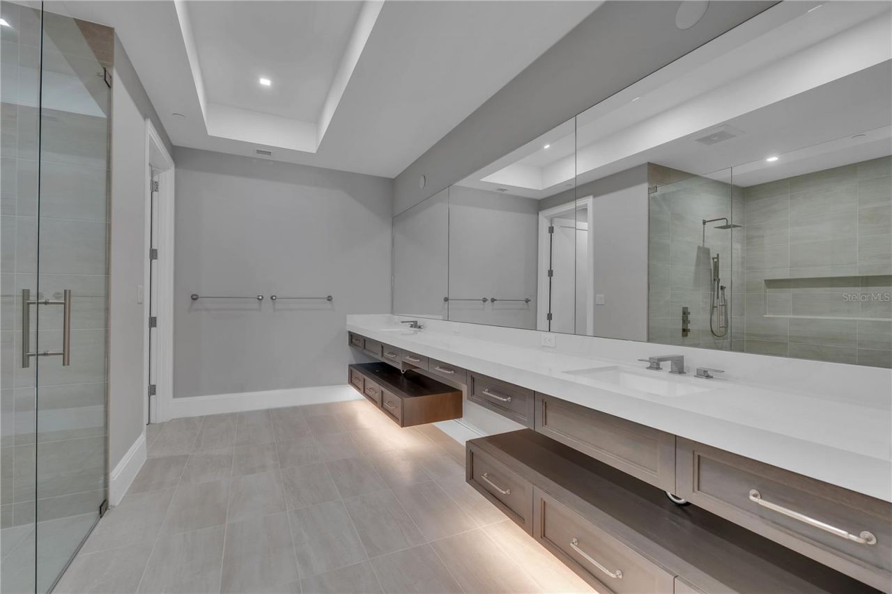 70 Avenida Veneccia, Unit 202, Sarasota, FL 34242 Photo