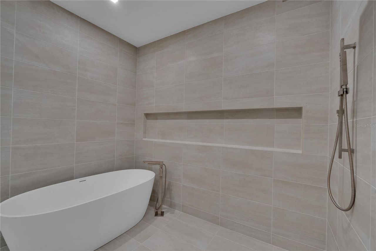 70 Avenida Veneccia, Unit 202, Sarasota, FL 34242 Photo