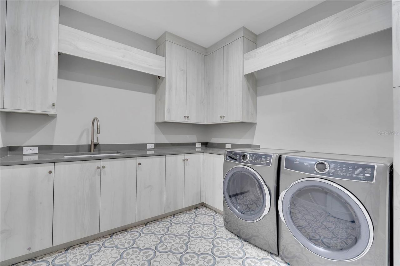 70 Avenida Veneccia, Unit 202, Sarasota, FL 34242 Photo