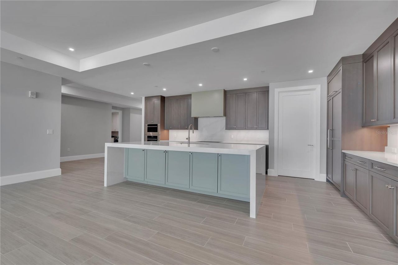 70 Avenida Veneccia, Unit 202, Sarasota, FL 34242 Photo