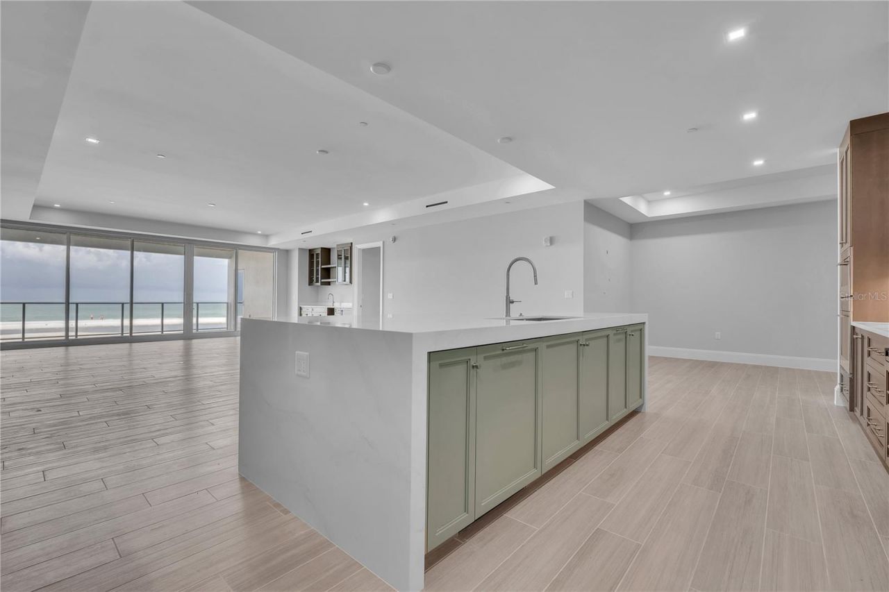 70 Avenida Veneccia, Unit 202, Sarasota, FL 34242 Photo