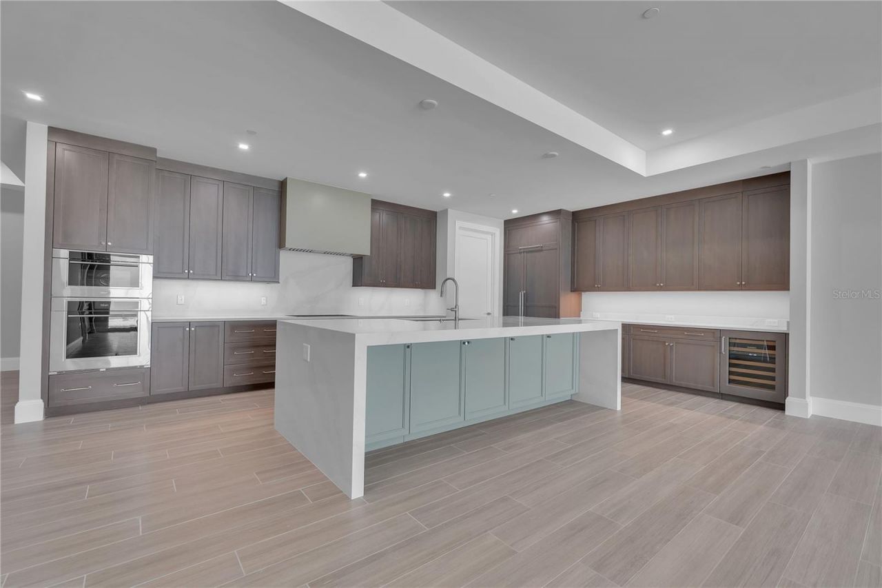 70 Avenida Veneccia, Unit 202, Sarasota, FL 34242 Photo