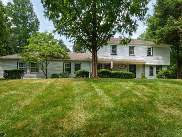 30 Montgomery Ave, Rocky Hill, NJ 08553