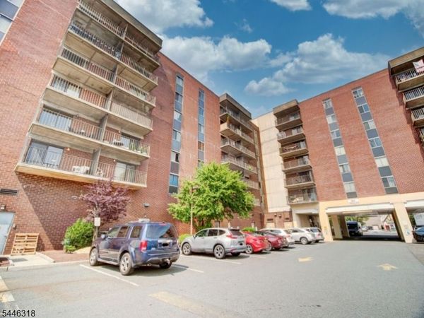 10 N Wood Ave, Linden, NJ 07036